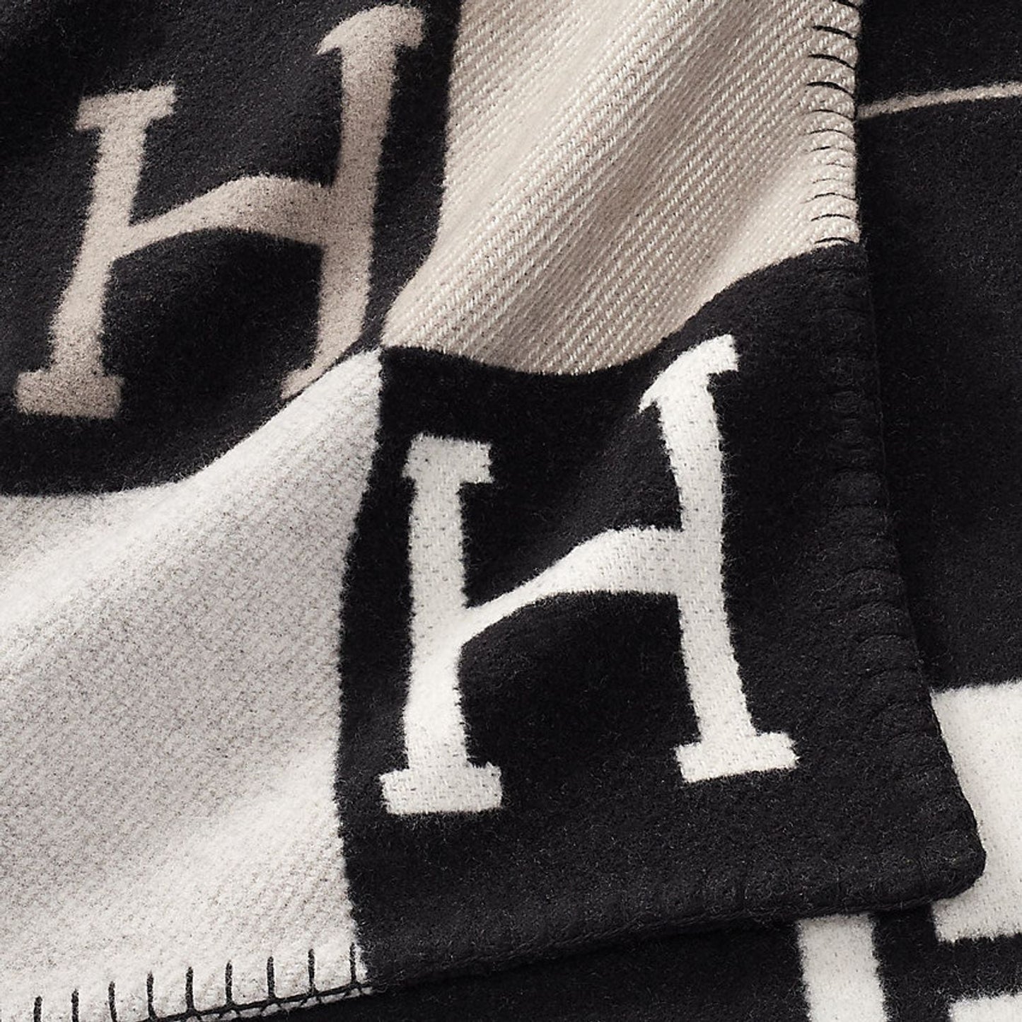 Luxurious Wool and Cashmere Throw - LuxBlanket