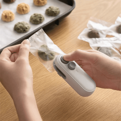 Small 2-in-1 Rechargeable Magnetic Snack Sealer