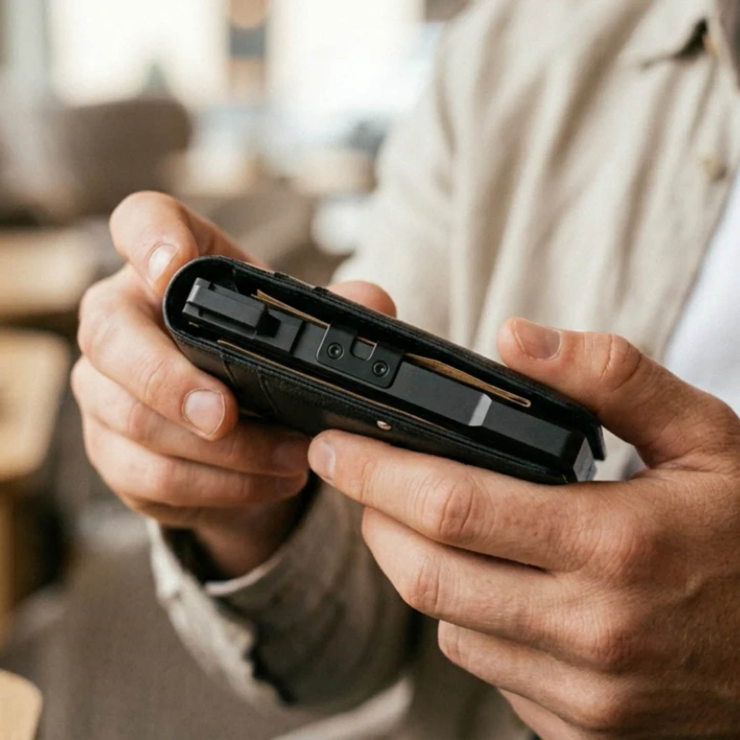VeyVault® Minimalist Wallet - Maximum Capacity. Minimal Footprint.