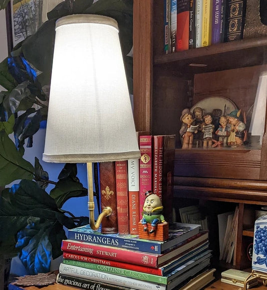 🔥 Classic Literature Lamp – Illuminate Your Space with Timeless Elegance