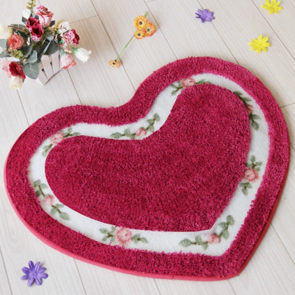 Heart-Shaped Floral Accent Rug