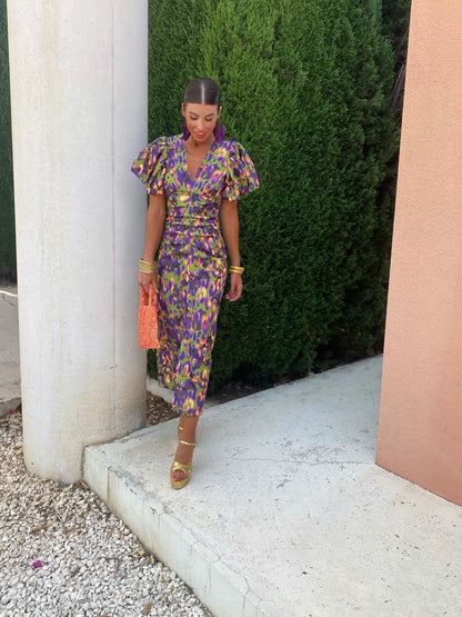 Ivy - Fitted V-neck Dress with Geometric Print