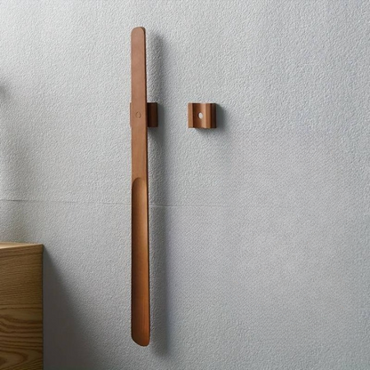 Magnetic Long Handle Shoe Horn in Wood (Support included)