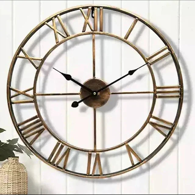 Niki | Majestic Clock in Metal
