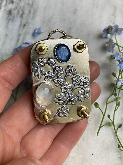 Niki | Pocket Flower Press for Botanicals | Tiny Nature Craft Kit | Travel-Friendly
