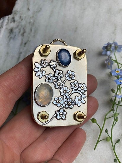 Niki | Pocket Flower Press for Botanicals | Tiny Nature Craft Kit | Travel-Friendly