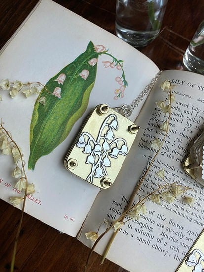 Niki | Pocket Flower Press for Botanicals | Tiny Nature Craft Kit | Travel-Friendly