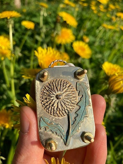 Niki | Pocket Flower Press for Botanicals | Tiny Nature Craft Kit | Travel-Friendly