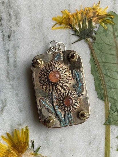 Niki | Pocket Flower Press for Botanicals | Tiny Nature Craft Kit | Travel-Friendly