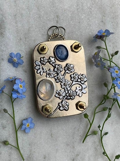 Niki | Pocket Flower Press for Botanicals | Tiny Nature Craft Kit | Travel-Friendly