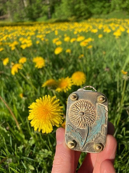 Niki | Pocket Flower Press for Botanicals | Tiny Nature Craft Kit | Travel-Friendly