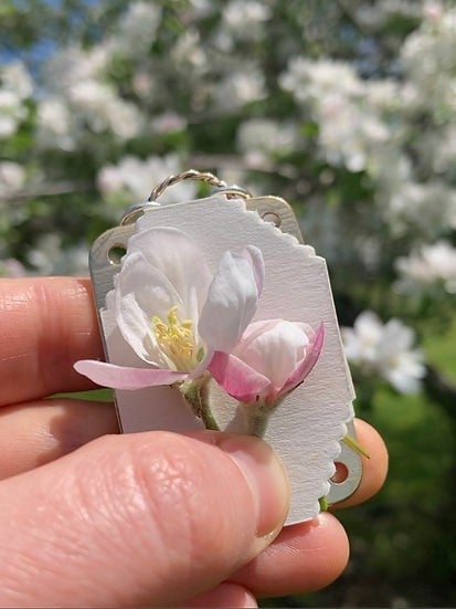Niki | Pocket Flower Press for Botanicals | Tiny Nature Craft Kit | Travel-Friendly