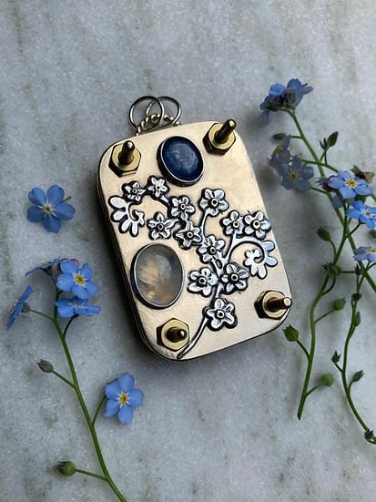 Niki | Pocket Flower Press for Botanicals | Tiny Nature Craft Kit | Travel-Friendly