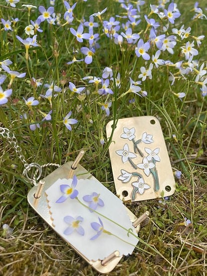 Niki | Pocket Flower Press for Botanicals | Tiny Nature Craft Kit | Travel-Friendly