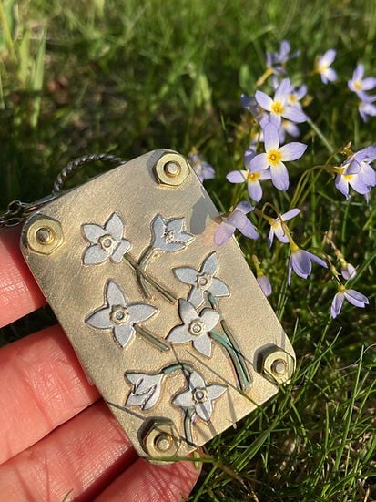 Niki | Pocket Flower Press for Botanicals | Tiny Nature Craft Kit | Travel-Friendly