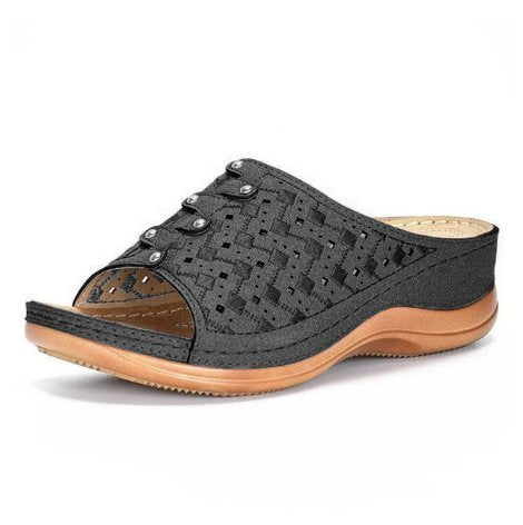 Comfort Slides: Your Summer Footwear Essential